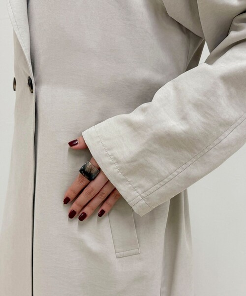 fredy emue（フレディエミュ）の「スウェードライクピーチコート（トレンチコート・レディース・ベージュ/グレイッシュベージュ・38）」の12枚目の写真