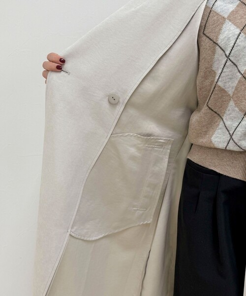 fredy emue（フレディエミュ）の「スウェードライクピーチコート（トレンチコート・レディース・ベージュ/グレイッシュベージュ・38）」の18枚目の写真