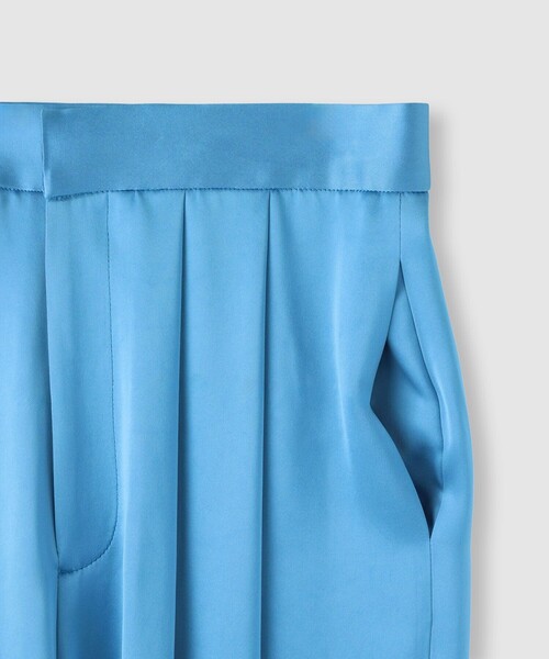 LOULOU WILLOUGHBY（ルルウィルビー）の「【LOULOU WILLOUGHBY】サテンタックパンツ（その他パンツ・レディース・カーキ/ブラック/ブルー・2/1）」の7枚目の写真