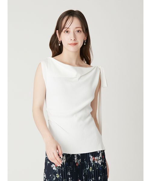 FRAY I.D（フレイアイディー）の「アシメネックドレープニット／ウォッシャブル（ニット/セーター・レディース・ホワイト/ブラック/ブルー・F）」の4枚目の写真