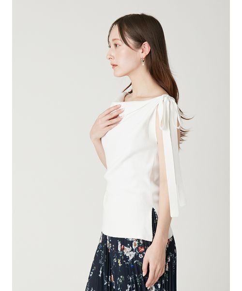 FRAY I.D（フレイアイディー）の「アシメネックドレープニット／ウォッシャブル（ニット/セーター・レディース・ホワイト/ブラック/ブルー・F）」の6枚目の写真