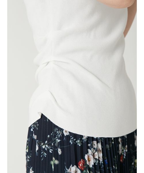 FRAY I.D（フレイアイディー）の「アシメネックドレープニット／ウォッシャブル（ニット/セーター・レディース・ホワイト/ブラック/ブルー・F）」の12枚目の写真