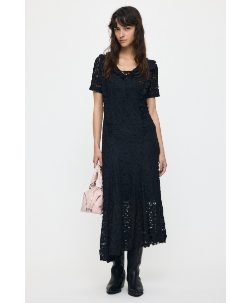 MOUSSY(マウジー)の「CUT LACE ASYMMETRY ドレス(ワンピース・レディース・ダークブラウン/アイボリー/ブラック・1/2)」の4枚目の写真