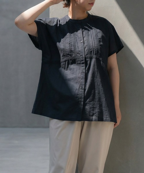MARAI(マーライ)の「レース ノーカラー 半袖シャツブラウス(シャツ/ブラウス・レディース・グリーン/オレンジ/オフホワイト/ブラック・フリー)」の1枚目の写真