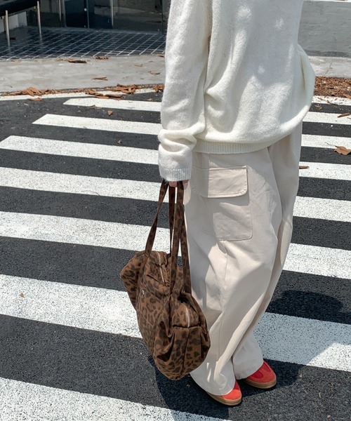 LETee(レティー)の「大人っぽく決まるレオパード柄でコーデを格上げ。デイリーに使える万能ショルダーバッグ(ショルダーバッグ・レディース・ブラック/ブラウン/ホワイト・FREE)」の17枚目の写真