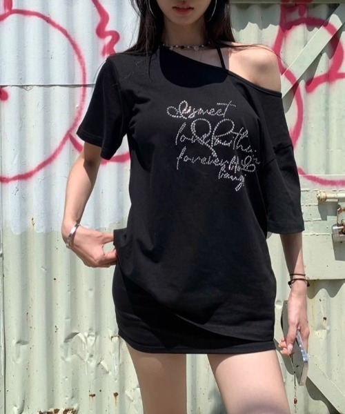 LADY LIKE(レディライク)の「【春夏新作】ラインストーンロゴワンショルダーゆったりTシャツ(Tシャツ/カットソー・レディース・ブラック・M)」の8枚目の写真
