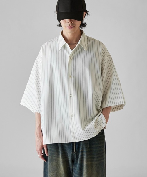 Lui's(ルイス)の「【Neucon】WIDE SLEEVE PINSTRIPE OVER SHIRT / ワイドスリーブピンストライプオーバーシャツ(シャツ/ブラウス・メンズ・ブラック/ホワイト/ネイビー・1/2)」の2枚目の写真