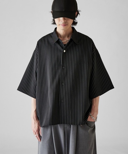 Lui's(ルイス)の「【Neucon】WIDE SLEEVE PINSTRIPE OVER SHIRT / ワイドスリーブピンストライプオーバーシャツ(シャツ/ブラウス・メンズ・ブラック/ホワイト/ネイビー・1/2)」の3枚目の写真
