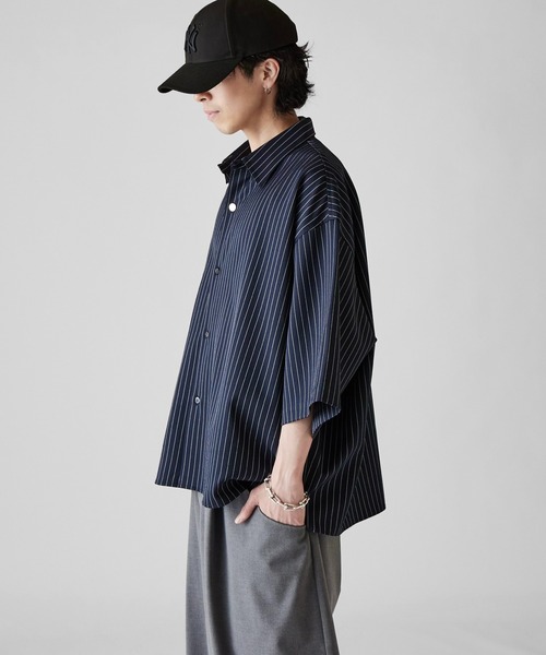 Lui's(ルイス)の「【Neucon】WIDE SLEEVE PINSTRIPE OVER SHIRT / ワイドスリーブピンストライプオーバーシャツ(シャツ/ブラウス・メンズ・ブラック/ホワイト/ネイビー・1/2)」の12枚目の写真