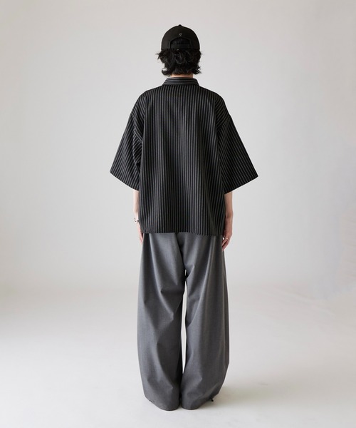Lui's(ルイス)の「【Neucon】WIDE SLEEVE PINSTRIPE OVER SHIRT / ワイドスリーブピンストライプオーバーシャツ(シャツ/ブラウス・メンズ・ブラック/ホワイト/ネイビー・1/2)」の5枚目の写真