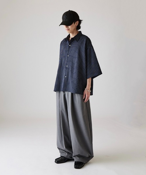 Lui's(ルイス)の「【Neucon】WIDE SLEEVE PINSTRIPE OVER SHIRT / ワイドスリーブピンストライプオーバーシャツ(シャツ/ブラウス・メンズ・ブラック/ホワイト/ネイビー・1/2)」の15枚目の写真
