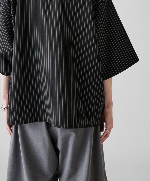 Lui's(ルイス)の「【Neucon】WIDE SLEEVE PINSTRIPE OVER SHIRT / ワイドスリーブピンストライプオーバーシャツ(シャツ/ブラウス・メンズ・ブラック/ホワイト/ネイビー・1/2)」の8枚目の写真
