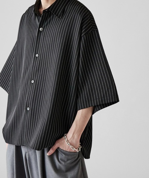 Lui's(ルイス)の「【Neucon】WIDE SLEEVE PINSTRIPE OVER SHIRT / ワイドスリーブピンストライプオーバーシャツ(シャツ/ブラウス・メンズ・ブラック/ホワイト/ネイビー・1/2)」の7枚目の写真