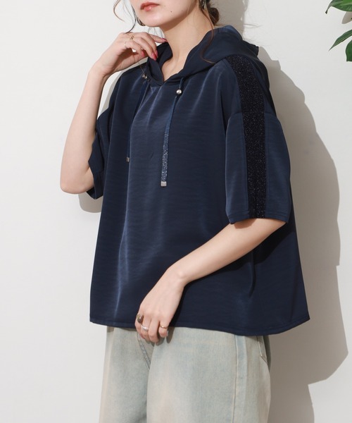EGLANTINE(エグランティーヌ)の「EGLANTINE フーディラメプルオーバー 半袖(Tシャツ/カットソー・レディース・ネイビー/グレイッシュベージュ・38)」の2枚目の写真