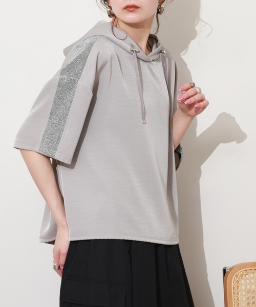 EGLANTINE(エグランティーヌ)の「EGLANTINE フーディラメプルオーバー 半袖(Tシャツ/カットソー・レディース・ネイビー/グレイッシュベージュ・38)」の1枚目の写真