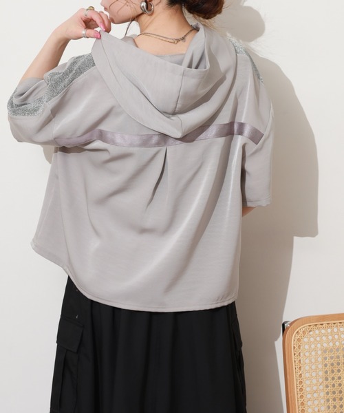 EGLANTINE(エグランティーヌ)の「EGLANTINE フーディラメプルオーバー 半袖(Tシャツ/カットソー・レディース・ネイビー/グレイッシュベージュ・38)」の7枚目の写真