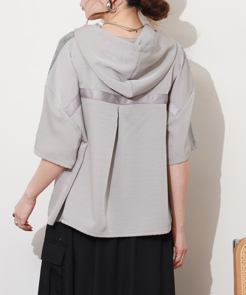 EGLANTINE(エグランティーヌ)の「EGLANTINE フーディラメプルオーバー 半袖(Tシャツ/カットソー・レディース・ネイビー/グレイッシュベージュ・38)」の21枚目の写真