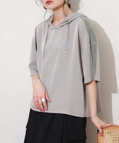 EGLANTINE(エグランティーヌ)の「EGLANTINE フーディラメプルオーバー 半袖(Tシャツ/カットソー・レディース・ネイビー/グレイッシュベージュ・38)」の3枚目の写真
