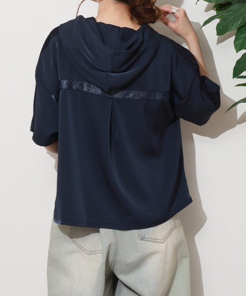 EGLANTINE(エグランティーヌ)の「EGLANTINE フーディラメプルオーバー 半袖(Tシャツ/カットソー・レディース・ネイビー/グレイッシュベージュ・38)」の14枚目の写真