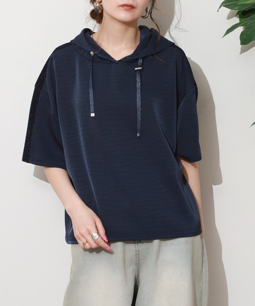 EGLANTINE(エグランティーヌ)の「EGLANTINE フーディラメプルオーバー 半袖(Tシャツ/カットソー・レディース・ネイビー/グレイッシュベージュ・38)」の11枚目の写真