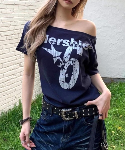 Vipoa(ヴィポア)の「AmericanロゴワンショルTシャツ(Tシャツ/カットソー・レディース・イエロー/ネイビー/グレー/ホワイト・FREE)」の18枚目の写真