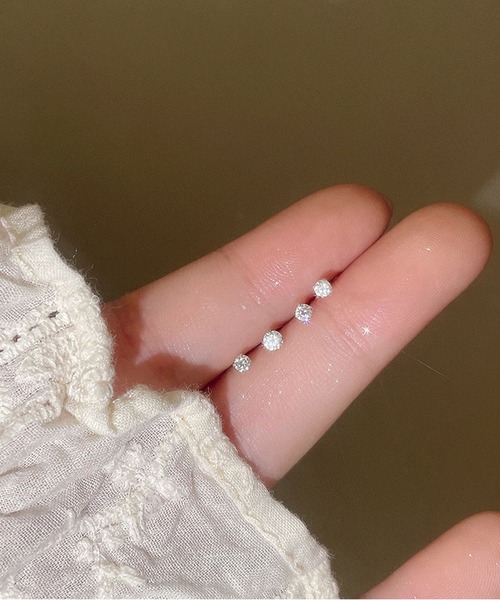 LA VORAGINE(ラ ヴォラジネ)の「ジルコニア ピアス 2 ペアセット シルバー ミニマル ピアスホールケア(ピアス(両耳用)・レディース・シルバー/ブラック・FREE)」の7枚目の写真