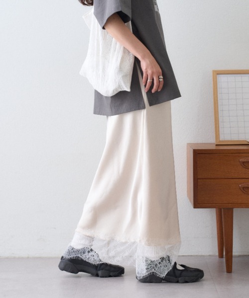 CIAOPANIC TYPY(チャオパニックティピー)の「【レイヤードとしても活躍/無地・ドット柄】裾レースサテンバイアススカート(スカート・レディース・オフホワイト/ブラック/ブラック系その他・MEDIUM/SMALL)」の20枚目の写真