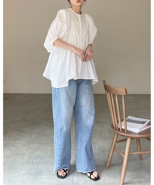 She's Closet(シーズクローゼット)の「パールボタン ボリューム袖 ギャザー ペプラム チュニックブラウス(チュニック・レディース・ホワイト/ブラック・FREE)」の10枚目の写真