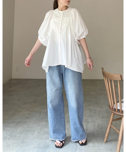 She's Closet(シーズクローゼット)の「パールボタン ボリューム袖 ギャザー ペプラム チュニックブラウス(チュニック・レディース・ホワイト/ブラック・FREE)」の14枚目の写真