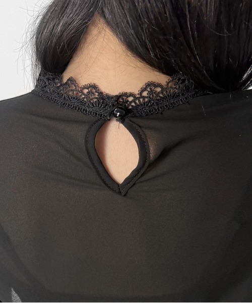 LVEU.（ラブユ.）の「【LVEU.】フレアスリーブレースアップトップス / トップス カットソー レイヤード レース シアー シースルー レースアップ リボン ZOZOTOWN限定（Tシャツ/カットソー・レディース・ブラック・FREE）」の2枚目の写真