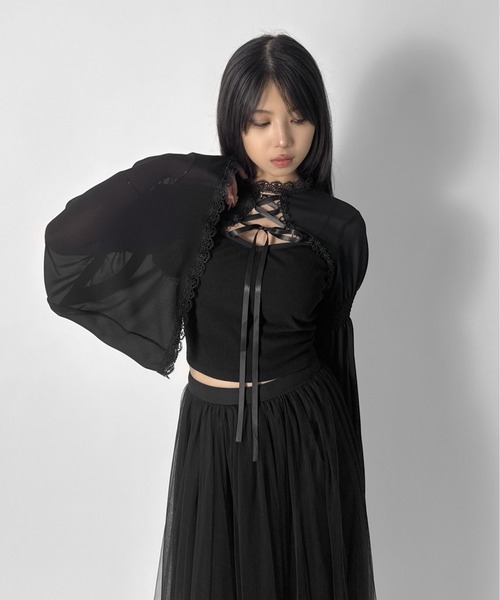 LVEU.（ラブユ.）の「【LVEU.】フレアスリーブレースアップトップス / トップス カットソー レイヤード レース シアー シースルー レースアップ リボン ZOZOTOWN限定（Tシャツ/カットソー・レディース・ブラック・FREE）」の13枚目の写真