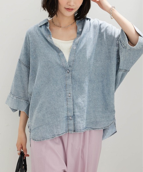 BELLUNA PLUS(ベルーナ)の「シアーデニム素材裾タックゆったりシャツ(シャツ/ブラウス・レディース・ケミカルウォッシュ/ネイビー・M/L/XL/2XL)」の16枚目の写真