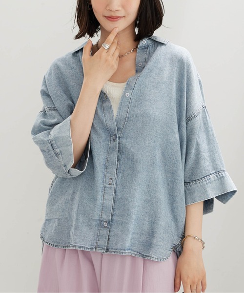 BELLUNA PLUS(ベルーナ)の「シアーデニム素材裾タックゆったりシャツ(シャツ/ブラウス・レディース・ケミカルウォッシュ/ネイビー・M/L/XL/2XL)」の17枚目の写真