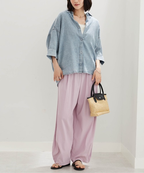 BELLUNA PLUS(ベルーナ)の「シアーデニム素材裾タックゆったりシャツ(シャツ/ブラウス・レディース・ケミカルウォッシュ/ネイビー・M/L/XL/2XL)」の19枚目の写真