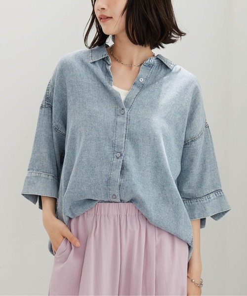 BELLUNA PLUS(ベルーナ)の「シアーデニム素材裾タックゆったりシャツ(シャツ/ブラウス・レディース・ケミカルウォッシュ/ネイビー・M/L/XL/2XL)」の22枚目の写真