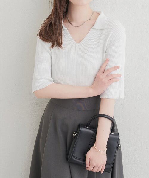 natural couture（ナチュラルクチュール）の「ラメリブ５分袖ポロニット（ニット/セーター・レディース・グレー/チャコールグレー/ブルー/ピンク/オフホワイト・FREE）」の6枚目の写真