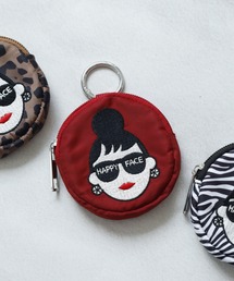 HAPPY FACE（ハッピーフェイス）の「EMMA 顔刺繍カラビナ丸ポーチ（ポーチ）」