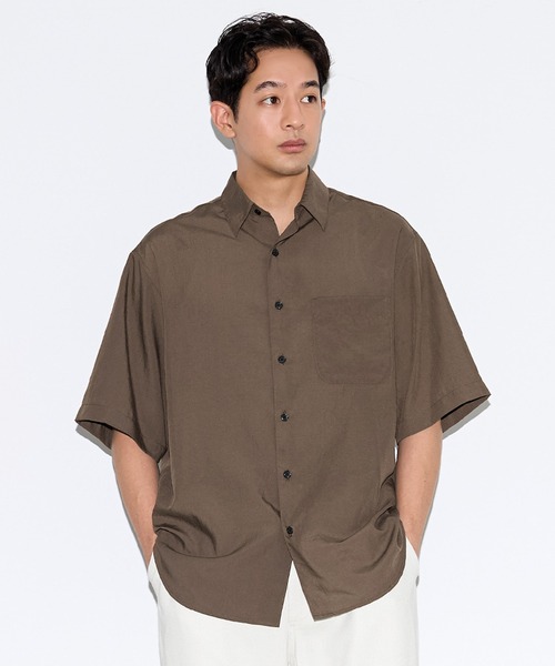 coca(coca)(コカ)の「ポリエステルブロードリラックス半袖シャツ(シャツ/ブラウス・メンズ・イエロー/ネイビー/ブラウン/ライトグリーン・L/M/XL)」の2枚目の写真