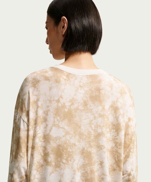 NIKE（ナイキ）の「ナイキ スポーツウェア ウィメンズ オーバーサイズド ロングスリーブ Tシャツ / Nike Sportswear Women's Oversized Long-Sleeve T-Shirt IW1215-242 British Khaki（Tシャツ/カットソー・レディース・ブラウン系その他2・XL/XS/S/M/L）」の5枚目の写真