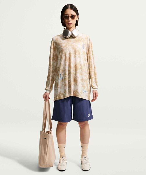 NIKE（ナイキ）の「ナイキ スポーツウェア ウィメンズ オーバーサイズド ロングスリーブ Tシャツ / Nike Sportswear Women's Oversized Long-Sleeve T-Shirt IW1215-242 British Khaki（Tシャツ/カットソー・レディース・ブラウン系その他2・XL/XS/S/M/L）」の3枚目の写真