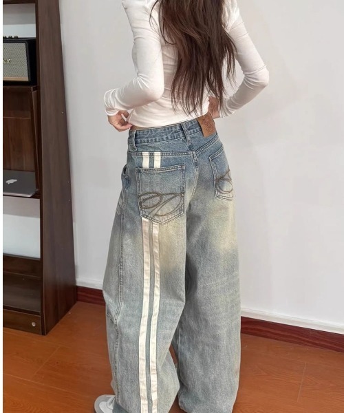 semuse(セミューズ)の「バック2本ラインハイウエストデニムワイドパンツ(デニムパンツ・レディース・ライトブルー・S/M/L)」の2枚目の写真
