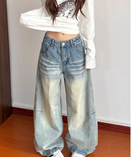 semuse(セミューズ)の「バック2本ラインハイウエストデニムワイドパンツ(デニムパンツ・レディース・ライトブルー・S/M/L)」の3枚目の写真