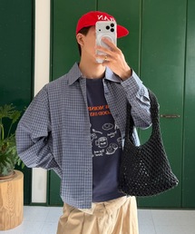 【ユニセックス】ショート丈ワンポイントバック刺繍シャツ
