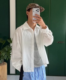 【ユニセックス】ショート丈ワンポイントバック刺繍シャツ