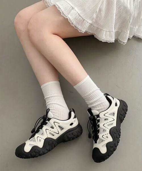 gossip!ロサンゼルス(ゴシップロサンゼルス)の「「Y2Kガーリー」 クロスコード バレエ スニーカー /メリージェーン スニーカー(スニーカー・レディース・ブラック・M/L/XL)」の1枚目の写真
