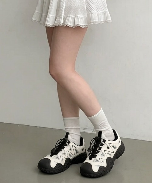 gossip!ロサンゼルス(ゴシップロサンゼルス)の「「Y2Kガーリー」 クロスコード バレエ スニーカー /メリージェーン スニーカー(スニーカー・レディース・ブラック・M/L/XL)」の3枚目の写真