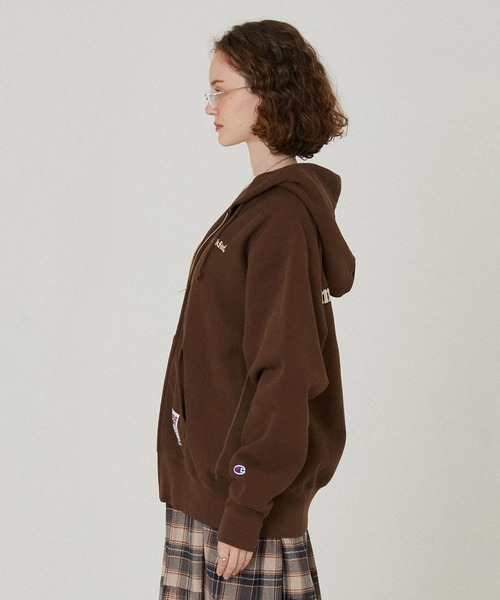MILKFED.(ミルクフェド)の「MILKFED×CHAMPION SWEAT ZIP HOODIE(パーカー・レディース・オートミール/ブラウン/ブラック/ライトブルー/ライトピンク・S/M)」の6枚目の写真