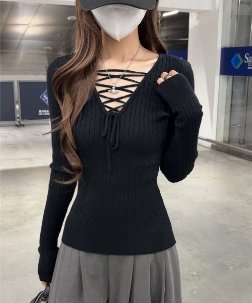 AMAJI(アマジ)の「カシュクール リボン付き ケーブル編み タイトニットトップス(ニット/セーター・レディース・ホワイト/ブラック/ブラウン/レッド/イエロー・FREE)」の6枚目の写真