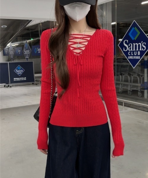 AMAJI(アマジ)の「カシュクール リボン付き ケーブル編み タイトニットトップス(ニット/セーター・レディース・ホワイト/ブラック/ブラウン/レッド/イエロー・FREE)」の7枚目の写真