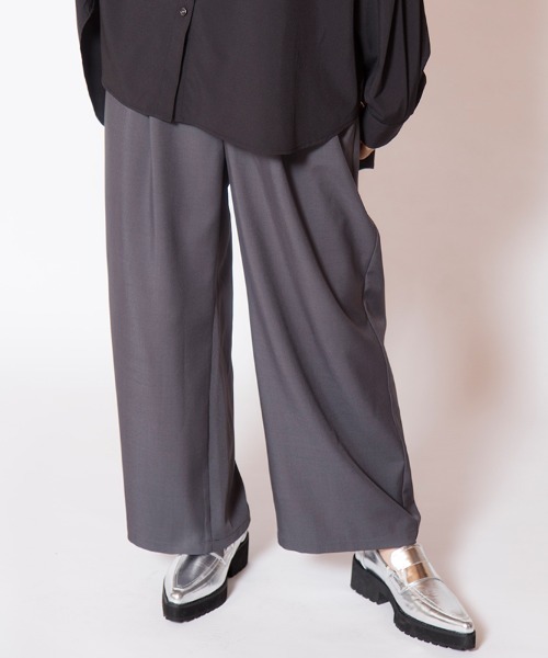 OSMOSIS(オズモーシス)の「バックラップパンツ(その他パンツ・レディース・グレー/ブラウン/ブラック・ONE SIZE)」の2枚目の写真